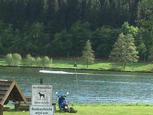 Niedersfeld Apartamento | App mit Seeblick am Hillebachsee in Winterberg OT