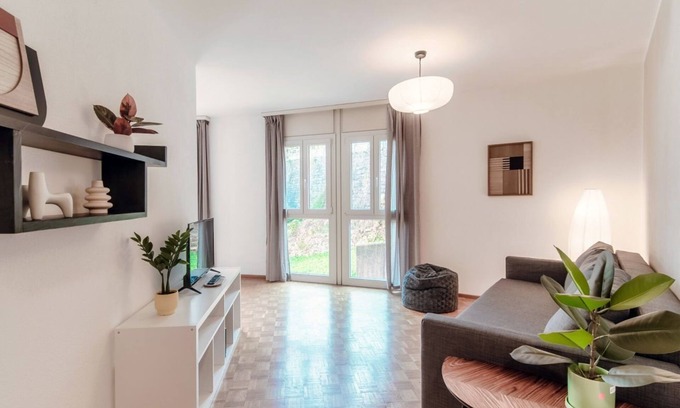 Chiasso Apartamento | Cerca de la frontera con Italia (Pink Flat 2)