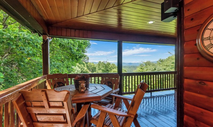Piney Creek Cabina | Appalachian Mtn Cabin Near New River State Park!