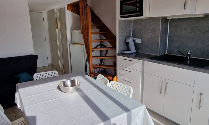 Marseillan Plage Apartamento | Apparently sleeps 4-6 close to all amenities.