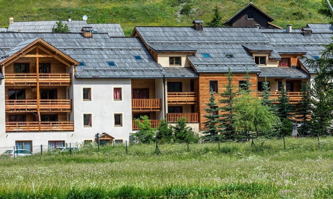 Abries Condominio | Appart 8p équipé + privé, esprit chalet, accès sauna