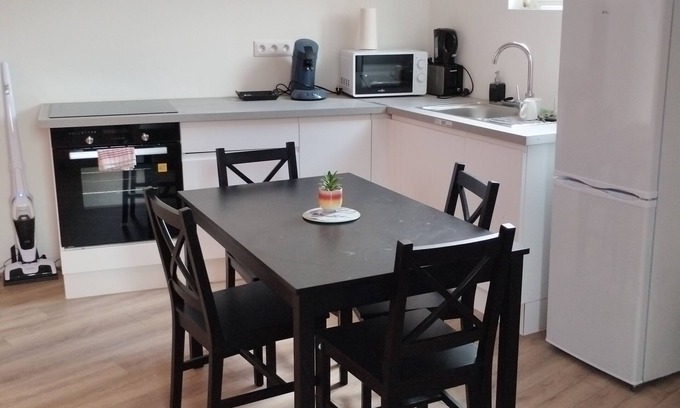 Saint-Quentin Apartamento | Appart 5 Cosy et Calme Proche Centre Ville