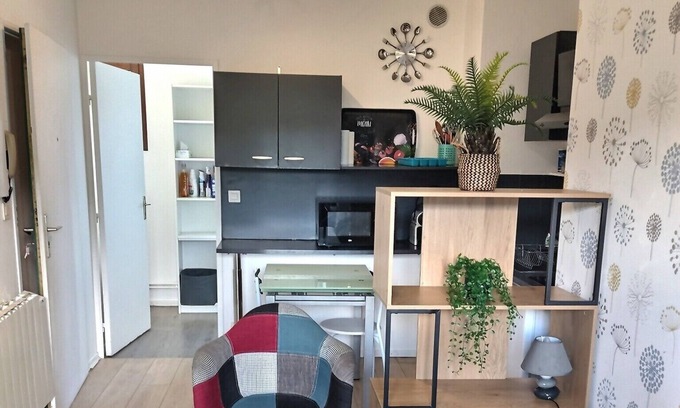 Evreux Apartamento | Appart Bourg 14, Calme, Wifi Gratuit, Jardin Privé, Proche Toutes Commodités