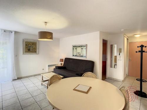 Lamalou-les-Bains Apartamento | Appart F2 à Lamalou, terrasse, wifi, animaux acceptés, proche centre & thermes - FR-1-451-24