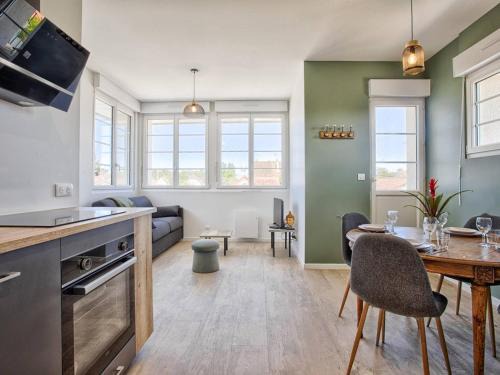 Merville-Franceville-Plage Apartamento | Appartement lumineux avec 2 balcons à 600m de la plage - FR-1-788-78