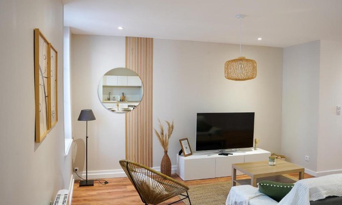 Bourg-en-Bresse Apartamento | Appart Lumineux 150 m de la Gare