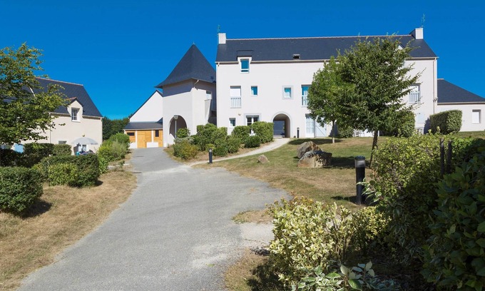 Le Tronchet Condominio | Appart sur la Côte d'Émeraude, Terrain Multisports