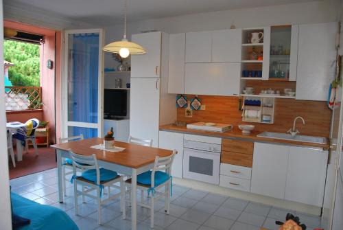 Marina di Campo Apartamento | Appartamenti Gelsomino - Clima, terrazze e posti auto