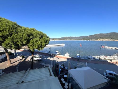 Marina di Campo Apartamento | Appartamenti Lungomare Seafront - Goelba