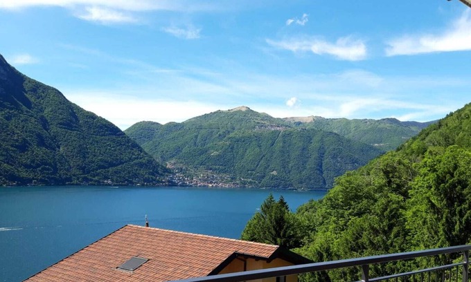 Nesso Apartamento | Appartamento "2 Il Tornante" con vistas al lago y a la montaña, Wi-Fi, aire acondicionado y balcón.