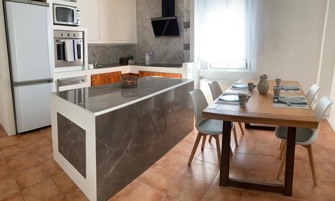 Massenzatico Apartamento | Appartamento Accogliente a 10 Minuti da Tutti i Luoghi di Interesse