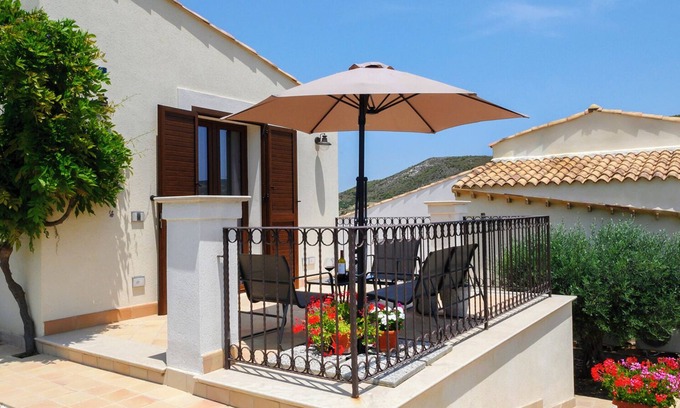 Montallegro Apartamento | Appartamento Alba - Le 3 Rose Apartments