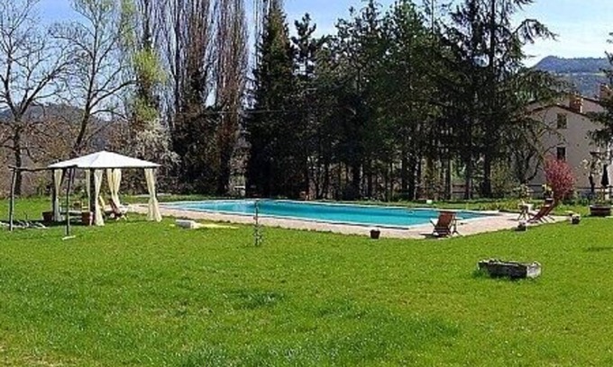 Montone Casa | Apartamento Aria A: Un apartamento característico rodeado de prados y verdes colinas.