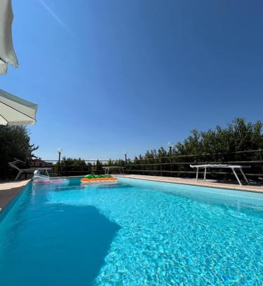 Camerano Apartamento | Appartamento Belvedere con Piscina - Le Grotte Rooms And Apartments