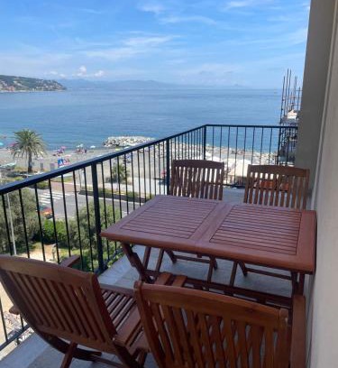 Cogoleto Apartamento | Appartamento con terrazza fronte mare
