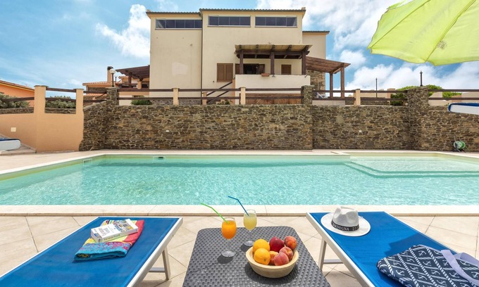 Sassari Apartamento | "Appartamento Due Posti" con vistas al mar, piscina, Wi-Fi, jardín y terraza