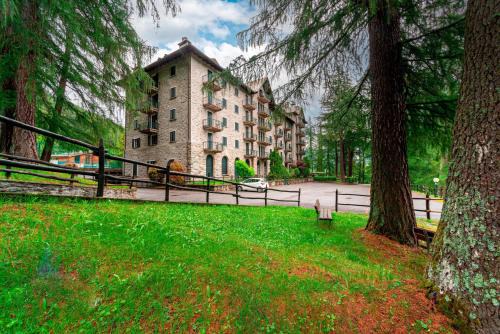 Chiesa in Valmalenco Apartamento | Appartamento Pineta