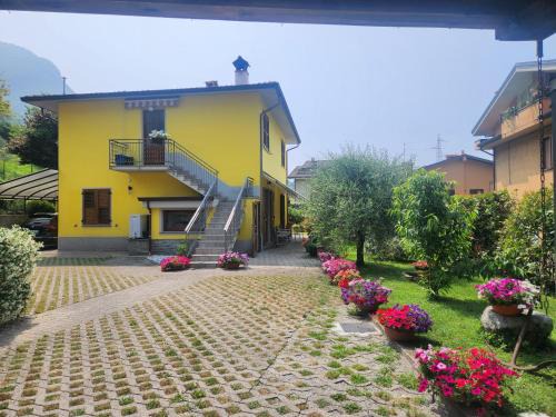 Lierna Apartamento | Appartamento L'ulivo 5 chilometri da Varenna vista lago in via privata
