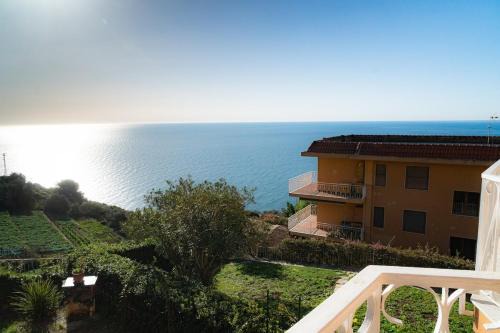 Cipressa Apartamento | Appartamento Sea View Free Parking e Wi-Fi