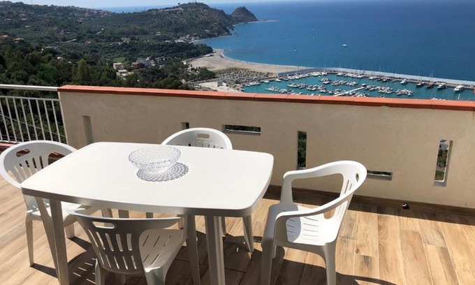 Capo d'Orlando Apartamento | Appartamento vista mare Capo D'orlando