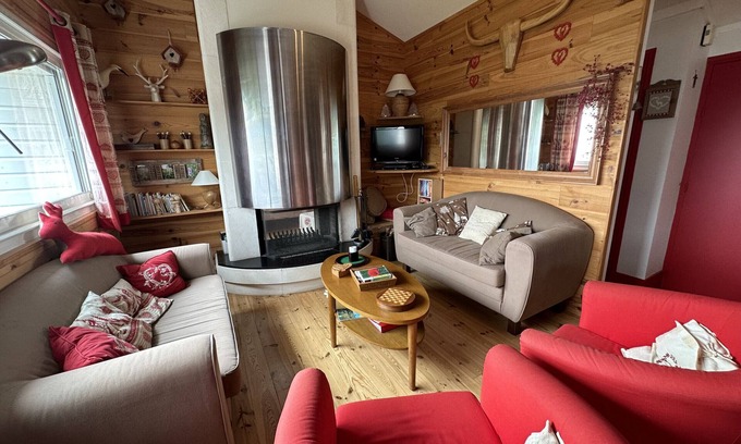 Saint-Jacques-des-Blats Apartamento | Appartement avec cheminée à altitude 1500