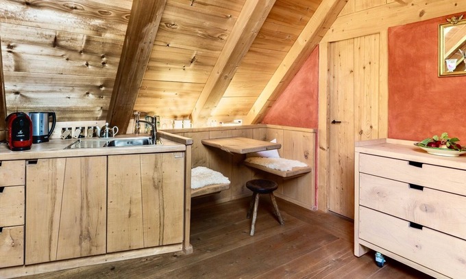 Breitbrunn a. Chiemsee Apartamento | Apartamento hayloft en el estudio del ático con ducha / WC