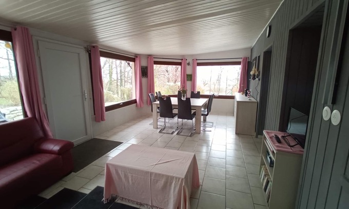 L'Hopital-du-Grosbois Apartamento | Appartement La Véranda en Plein Cœur du Doubs Proche Suisse. Animaux Acceptés