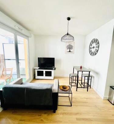 Villefranche-sur-Saone Apartamento | Appartement avec place de parking et piscine
