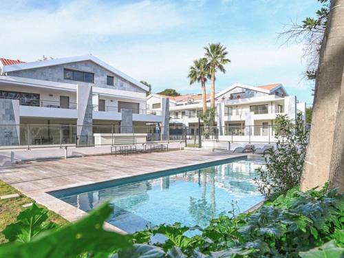 Les Lecques Apartamento | Appartement à 150m plage des Lecques, climatisé, piscine, terrasse, 2 chambres, parking - 4 étoiles - FR-1-770-29