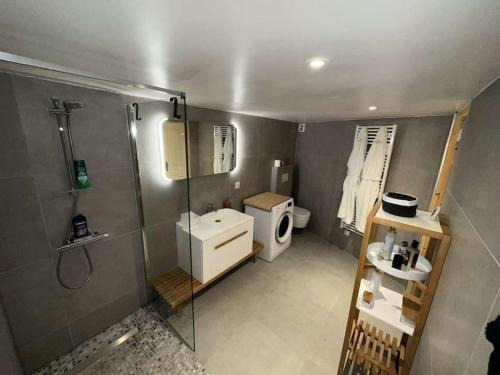 Le Mesnil-le-Roi Apartamento | Appartement à 500 m de la gare/4 station des champ elisées.