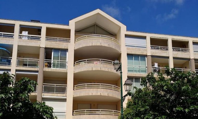 Les Sables d'Olonne Apartamento | Appartement 2 Pièces avec une grande terrasse, 3 étoiles, Wifi, Box pour véhicule et vélos