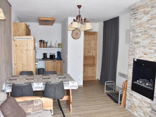 Pralognan-la-Vanoise Apartamento | Appartement 2 Pièces avec Piscine Chauffée, Balcon, Parking et Proche Centre à Pralognan - FR-1-464-160