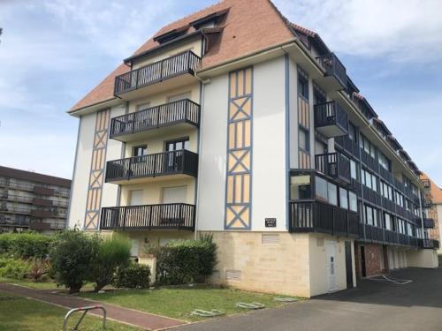 Villers-sur-Mer Apartamento | Appartement 2 pièces avec parking privé, à 2 pas de la plage - FR-1-712-94