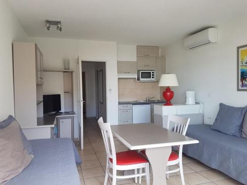 Saint-Raphael Apartamento | Appartement 2 Pièces avec Balcon, Climatisé, Proche Plage et Centre-Ville - FR-1-466A-2