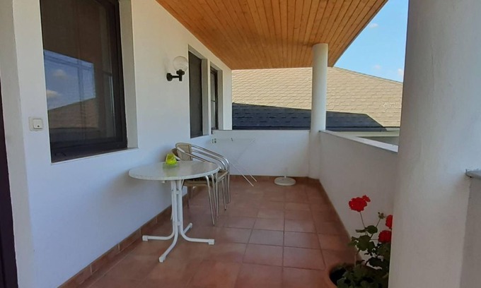 Illmitz Apartamento | Appartement/2 Schlafräume/couch/hof - Ferienwohnungen & Weingut Fam. Kroiss