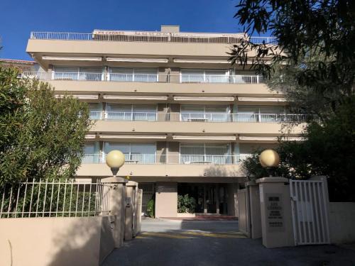 Saint-Raphael Apartamento | Appartement 2P avec Balcon, Clim, à 50m de la Plage et Centre-ville, WiFi et Parking Disponibles - FR-1-466A-3