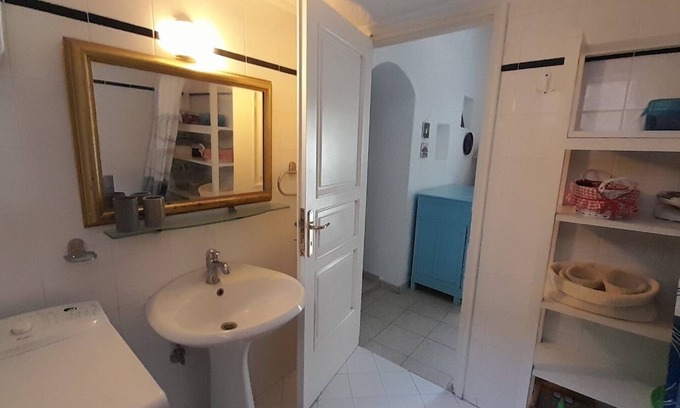 Foiniki Apartamento | Appartement 30 Metres de la Mer.au Centre de Village de Finicounda