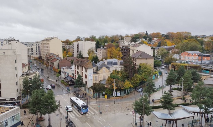 Bourg-la-Reine Apartamento | Appartement 3P Dernier Étage Centre Bourg La Reine Face au RER B - Paris à 10 mn