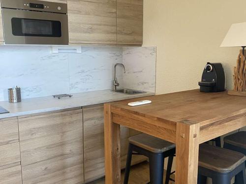 Eclose-Ouest Apartamento | Appartement 4 pers, balcon sud, quartier Passeaux - Alpe d'Huez - FR-1-405-111