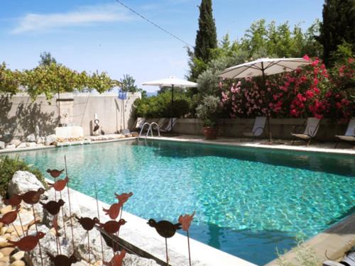 Oppede Apartamento | Appartement accueillant avec piscine à Oppède 70 m², vue montagne
