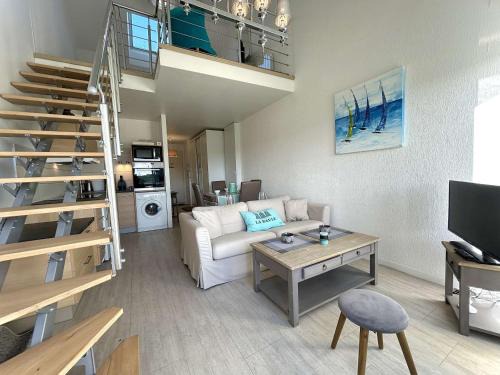 Guerande Apartamento | Appartement avec mezzanine, piscine et parking - proche plage et clubs sportifs à La Baule - FR-1-245-43