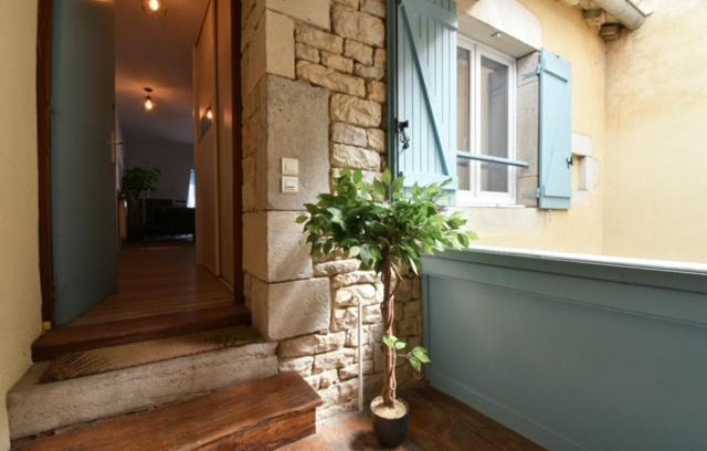 Lons-le-Saunier Apartamento | Appartement BELLO , ruelle au cœur de ville, arrivée en autonomie