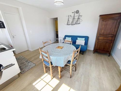 Jullouville-les-Pins Apartamento | Appartement cosy à 100m de la plage et des commerces, centre de Jullouville - FR-1-361-37
