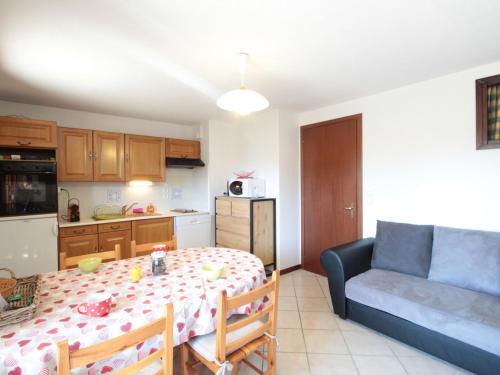Les Carroz-d'Araches Apartamento | Appartement Centre Village - 6 pers, Parking, Balcon, Proche Pistes et Commerces - FR-1-572-138