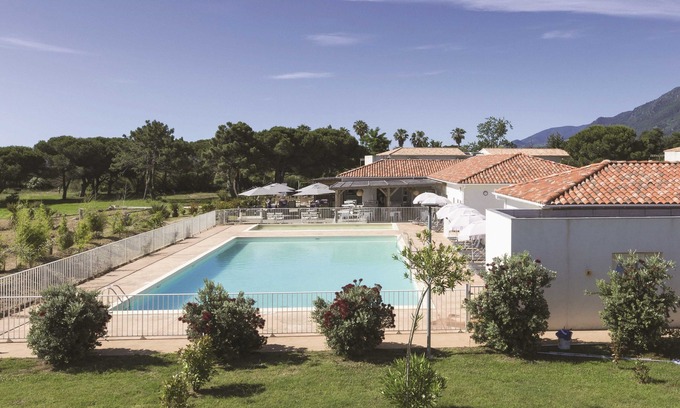 Poggio-Mezzana Apartamento | Appartement Climatisé Près de la Plage! Accès à 2 Piscines