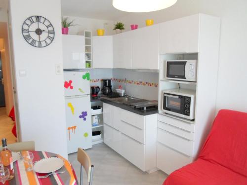 Balaruc-les-Bains Apartamento | Appartement climatisé proche des thermes avec balcon - FR-1-503-50