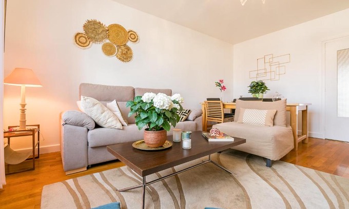 Faubourg Sud Apartamento | Appartement Climatisé 7mn Centre Ville 95M2 4 Adultes Bébé Garage Sous sol Arrivée Autonome