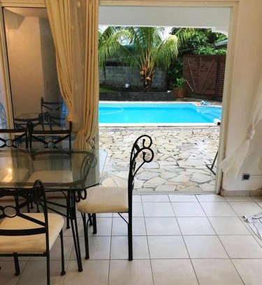 Sainte-Rose Apartamento | Appartement confort à Sainte-Rose avec piscine partagée