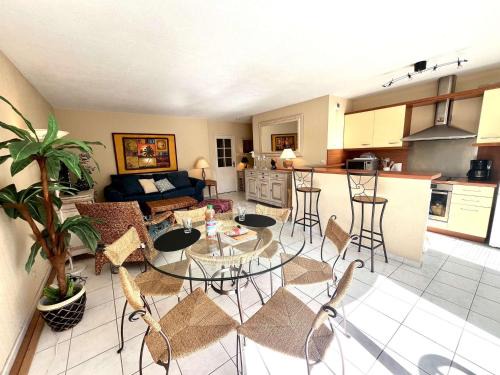 Saint-Raphael Apartamento | Appartement Confort 4 Pers, Proche Plage et Centre, Parking Inclus - Saint Raphaël - FR-1-226A-46
