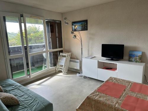 Le Penon Apartamento | Appartement cosy à 300m de l'océan au cœur de la station - Balcon et parking sécurisé - FR-1-239-144